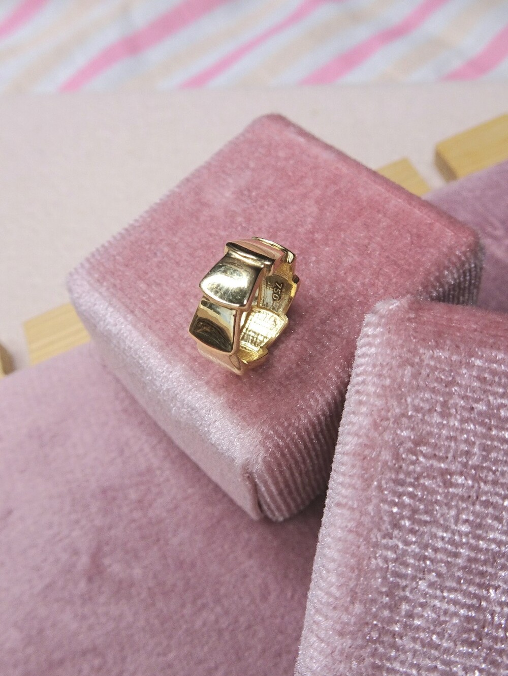 18K Yellow Gold Round Pendanr